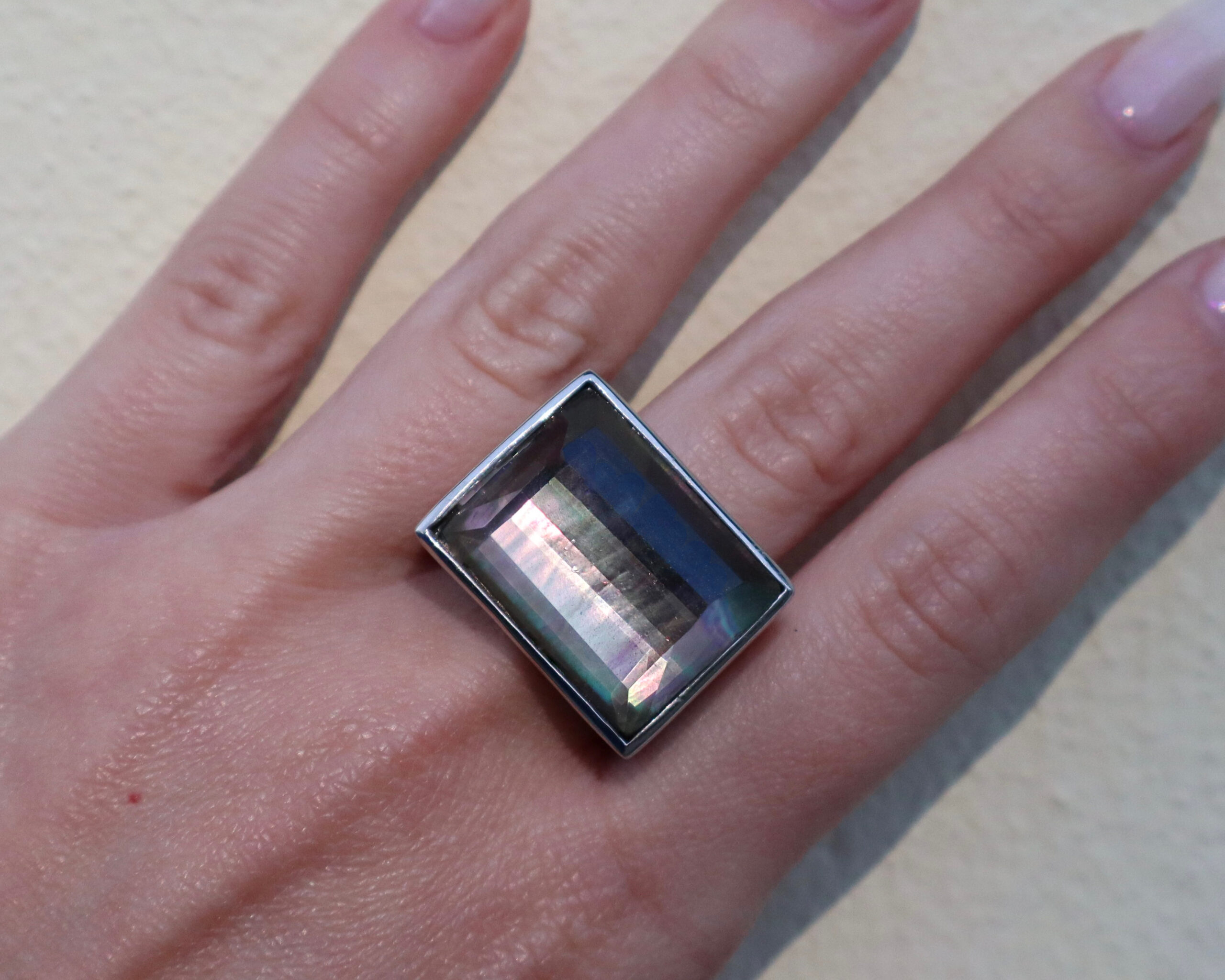 Anello con madreperla e quarzo - immagine 4