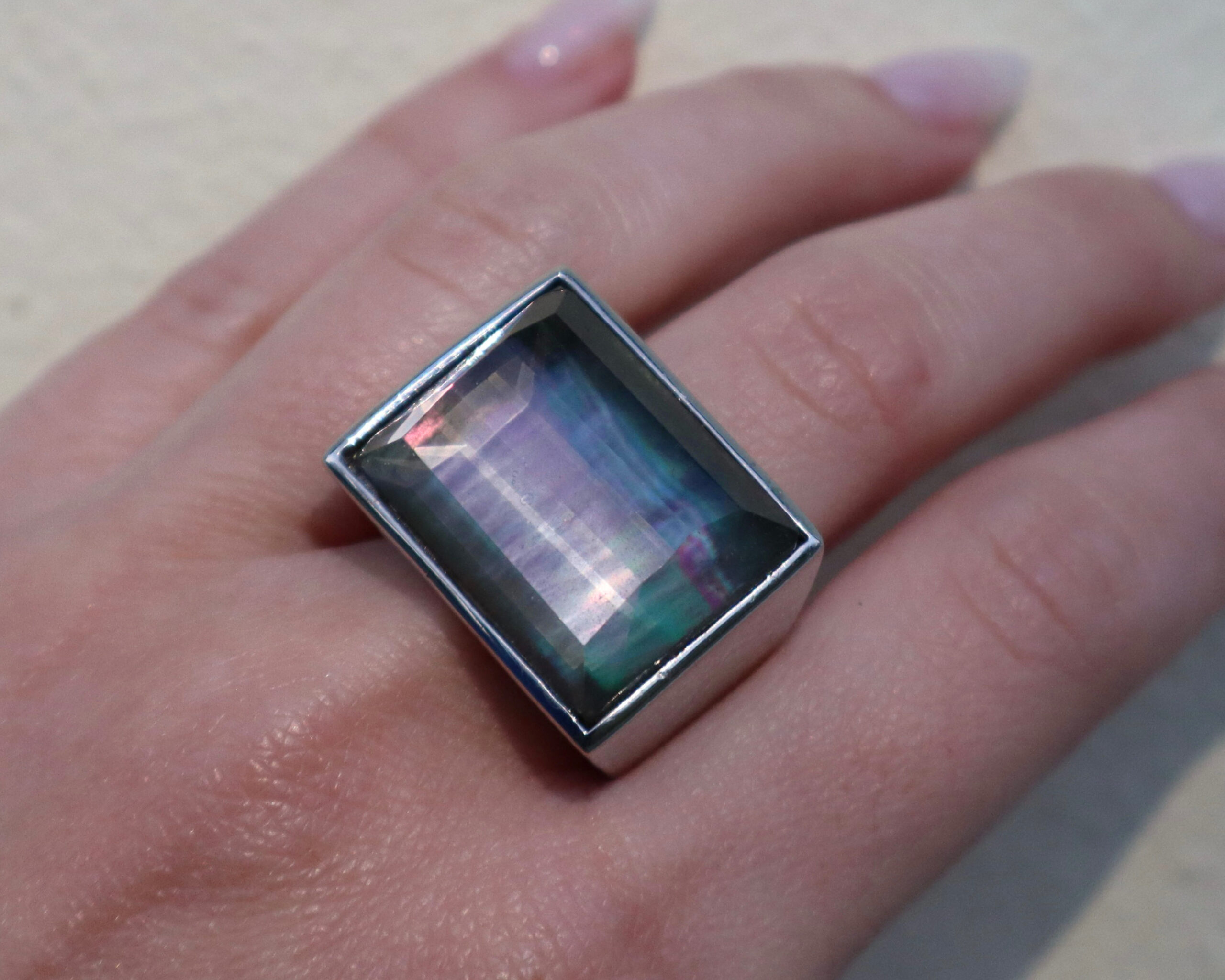 Anello con madreperla e quarzo - immagine 3