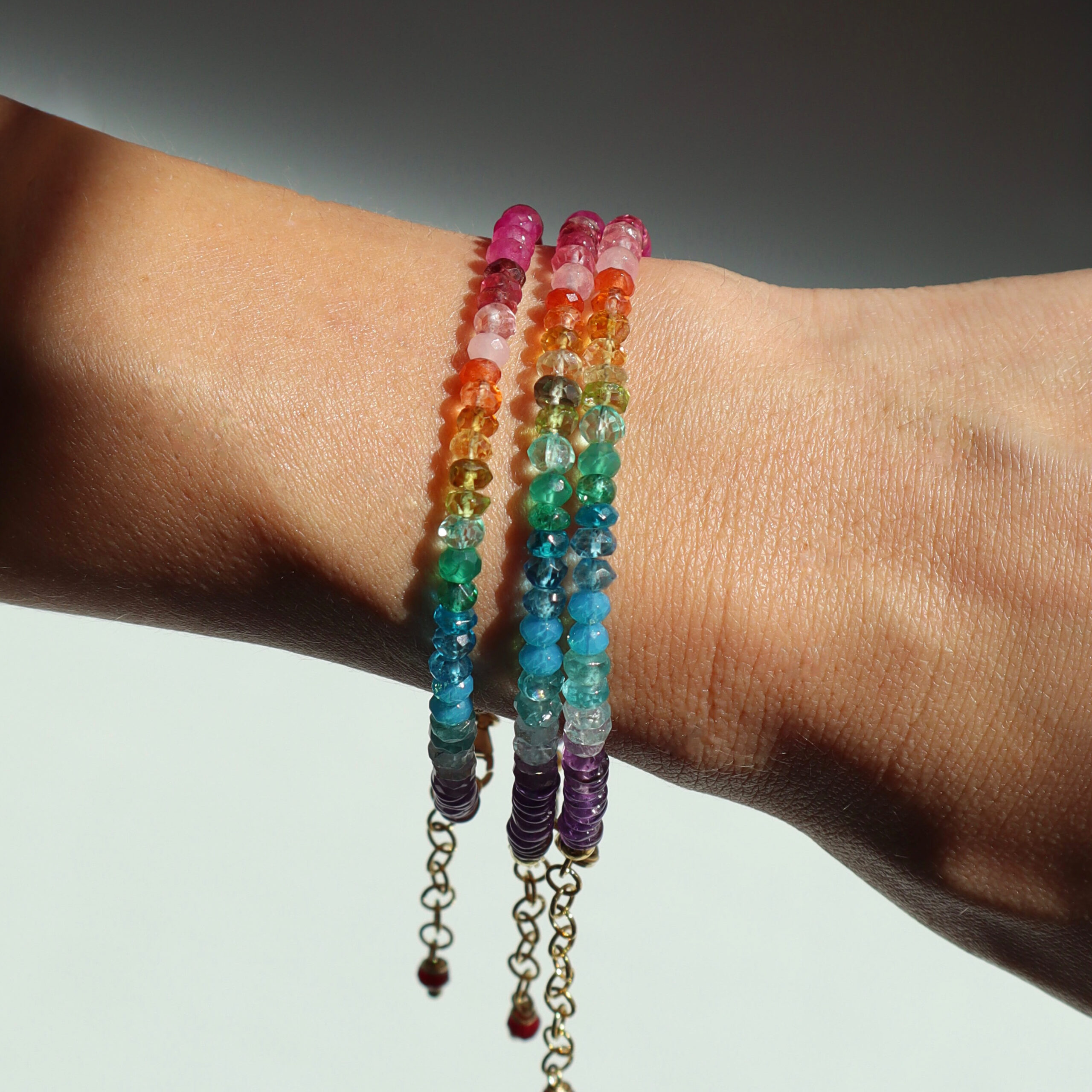 Braccialetto arcobaleno con pietre preziose - immagine 3