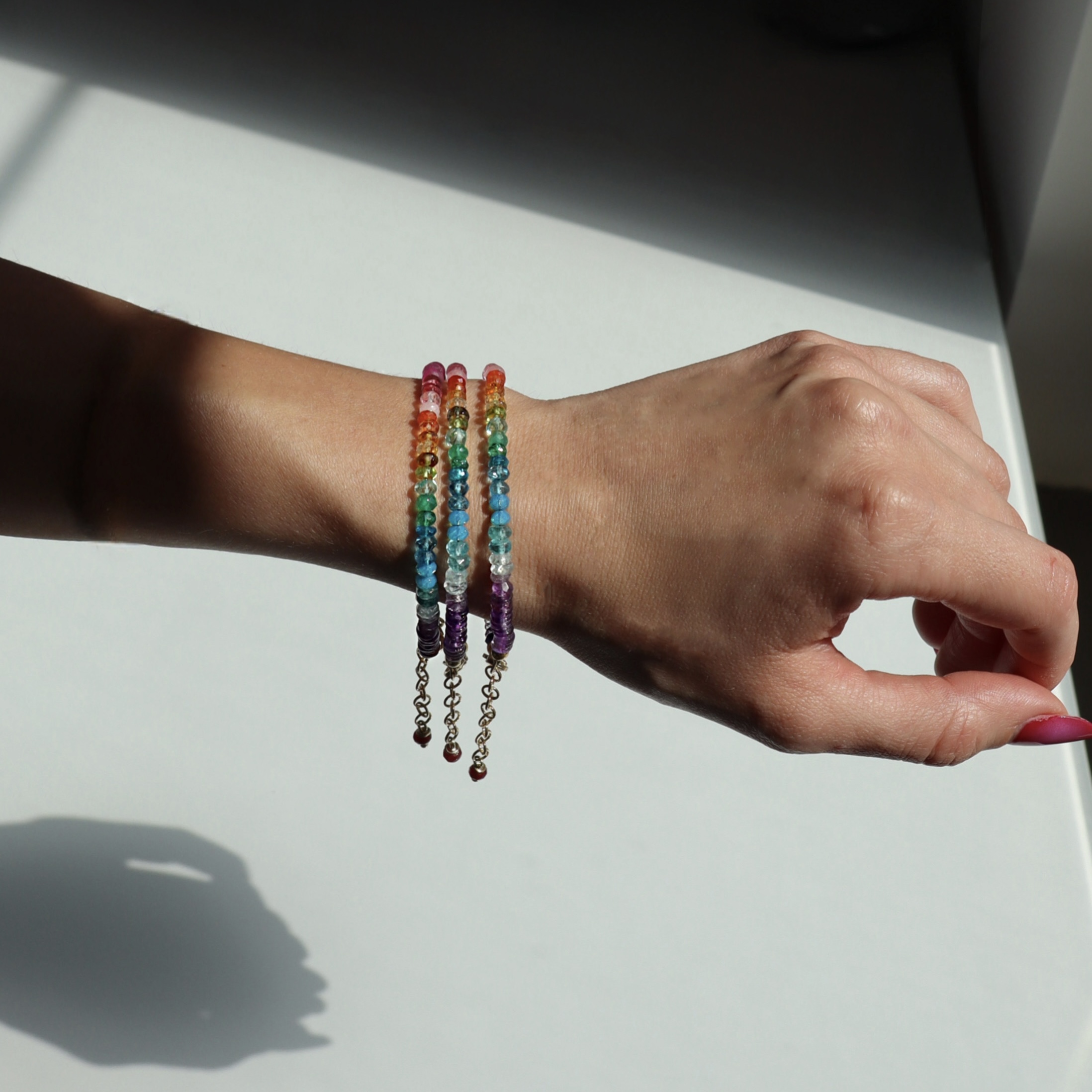 Braccialetto arcobaleno con pietre preziose - immagine 4