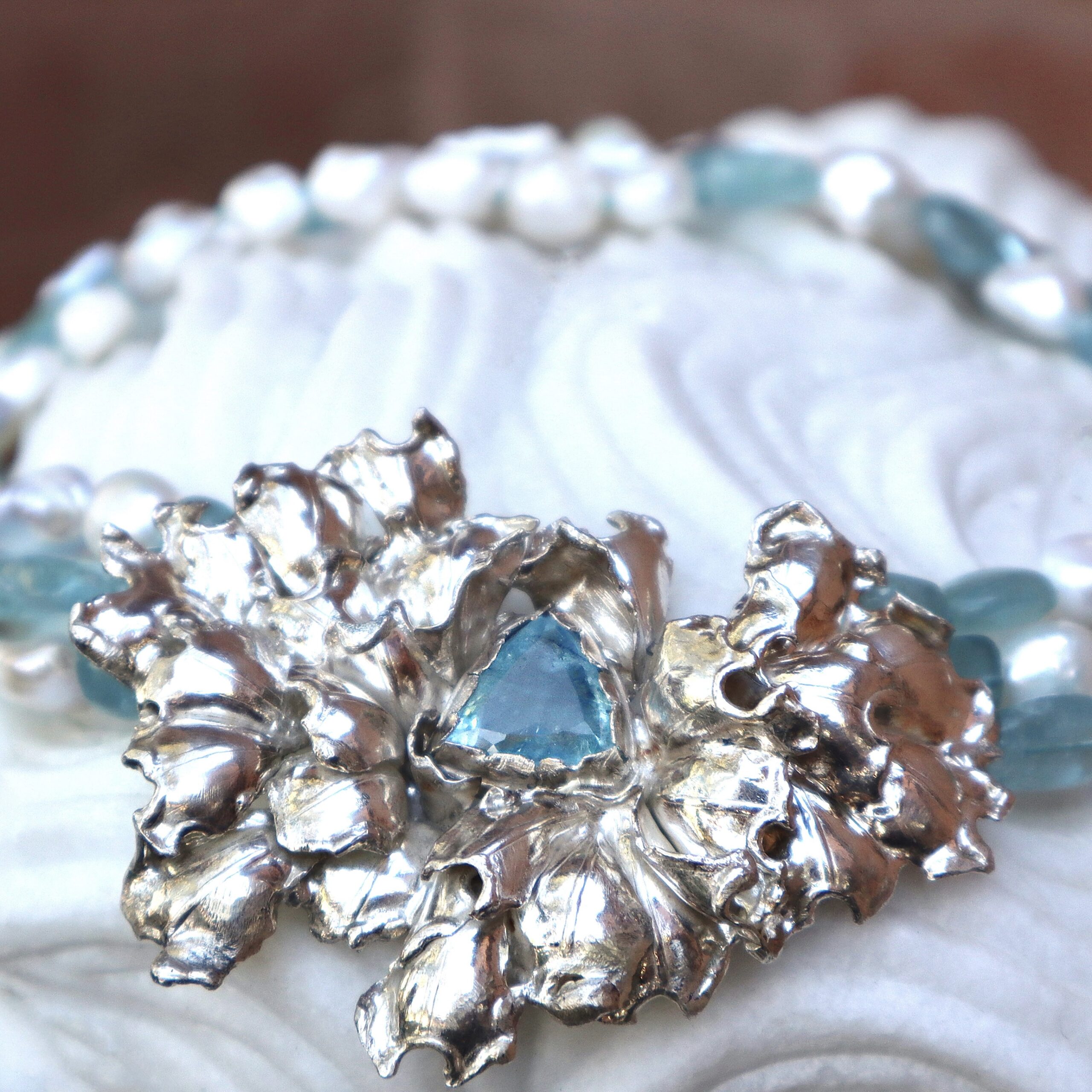 Collana in Acquamarina, Argento Scultoreo e Perle - immagine 12