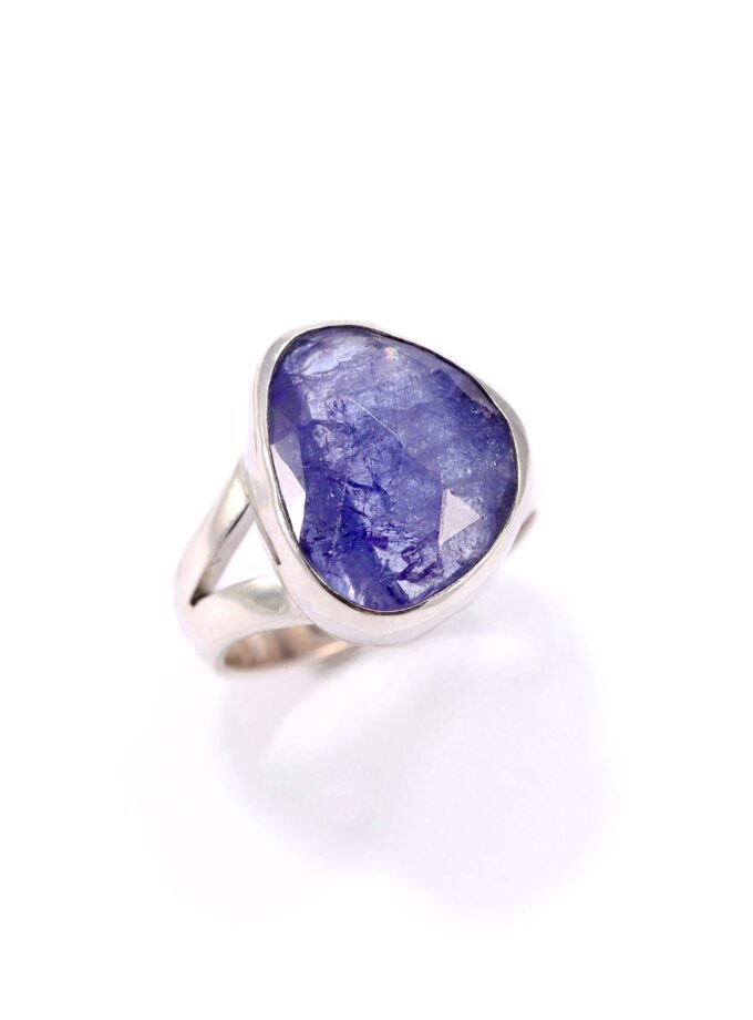Anello in Tanzanite